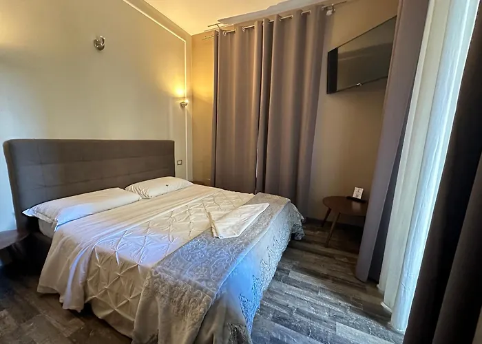 Candia Rooms